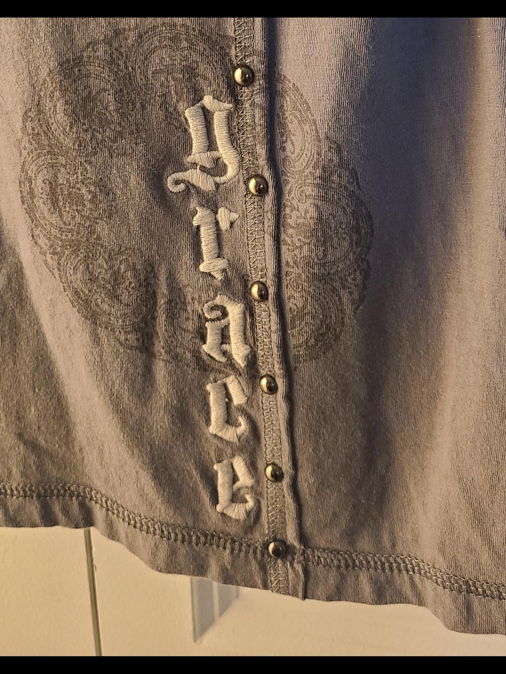 Teasure Rock Size Small Women's Gray Studded Graphic Tank Top - Picture 5 of 7